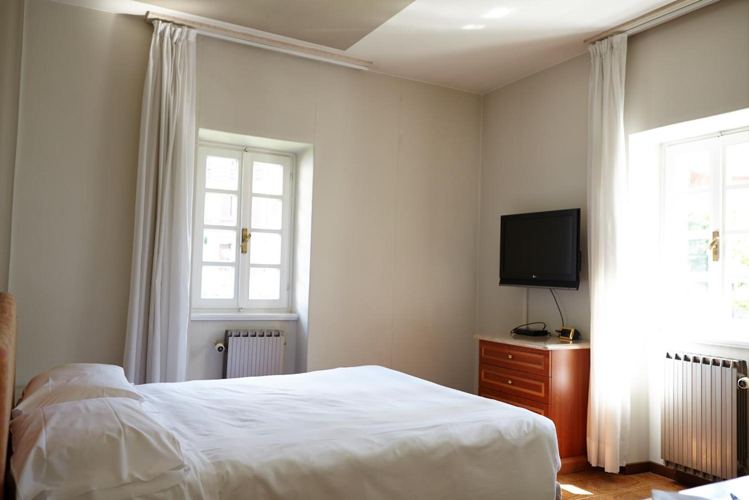 1 bedroom, premium bedding, minibar, in-room safe