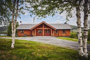 Perhemökki, 4 makuuhuonetta, patio, rinteen puolella (Storstogo) | Ulkopuoli