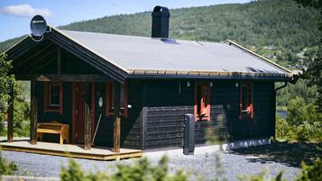 Cabin dành cho gia đình, 2 phòng ngủ, cạnh sườn núi (Mariabu) | Hiên