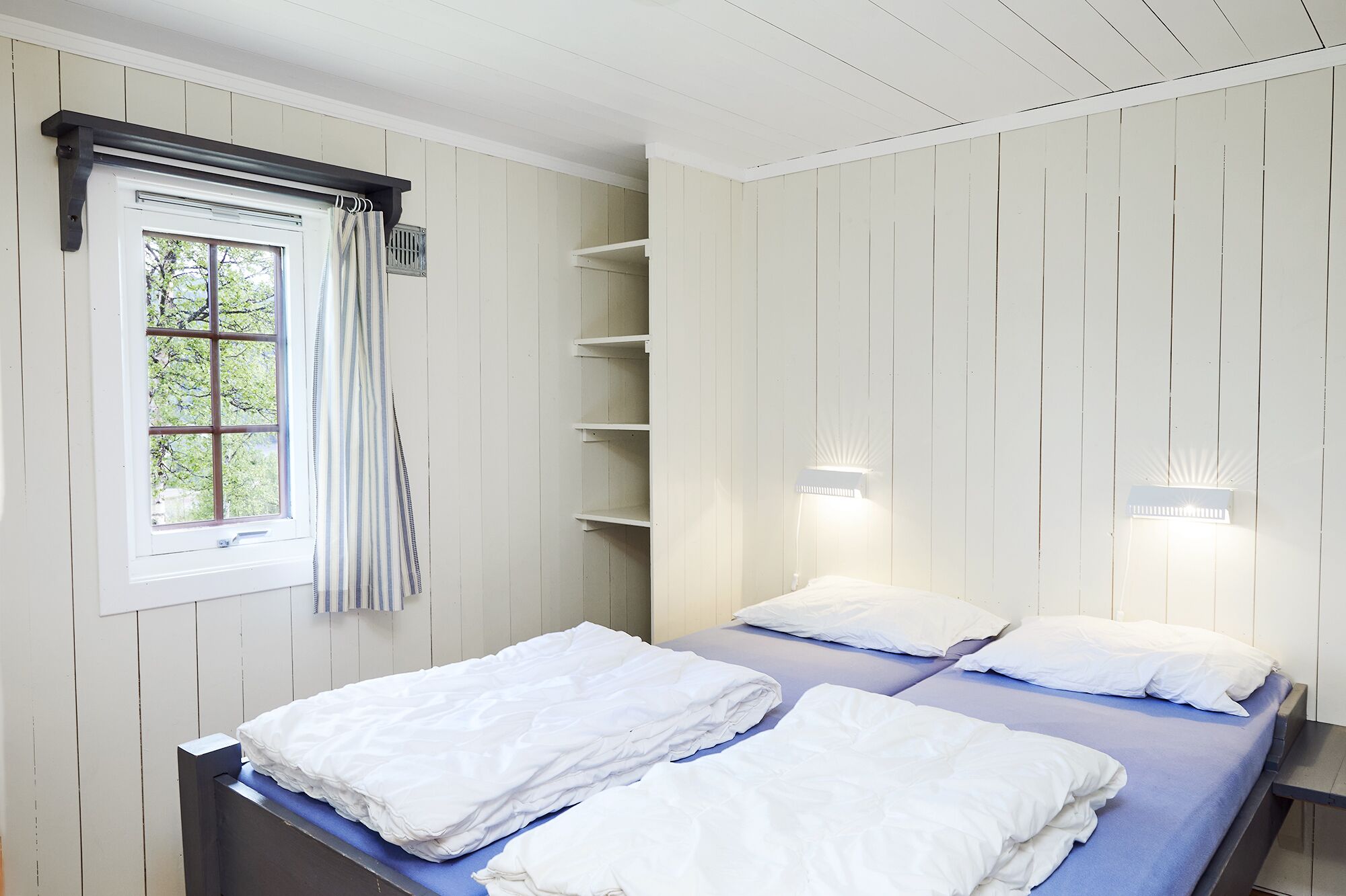 Free WiFi, bed sheets