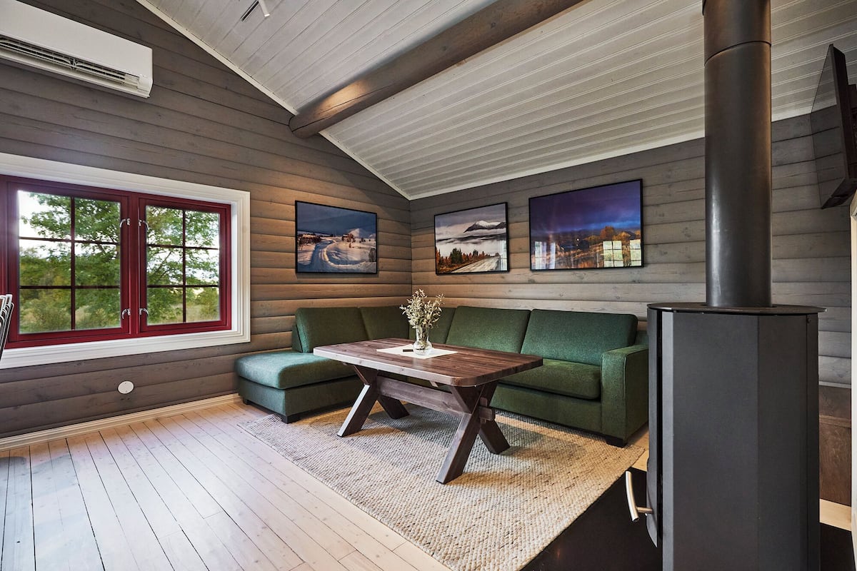 Elibu | Living area | Flat-screen TV, fireplace