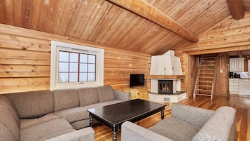 Family Cabin, 3 Bedrooms, Mountain View, Mountainside (Oddmundstogo) | Living area | Flat-screen TV, fireplace