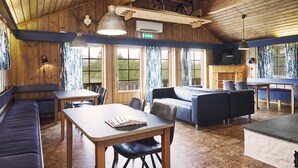 Family Cabin (Vasettunet) | Living area | Flat-screen TV, fireplace - Brennabu (Vestre Slidre)