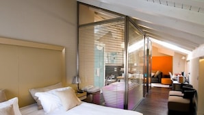 Suite Design, baignoire à jets (SPA suite) | Literie de qualité supérieure, minibar, coffres-forts dans les chambres