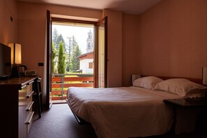 Dobbelt- eller tomannsrom – superior | Sengetøy av topp kvalitet, minibar, safe på rommet og skrivebord