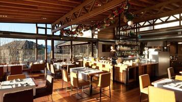 2 Restaurants, Mittagessen, Abendessen, lokale und internationale KĂŒche