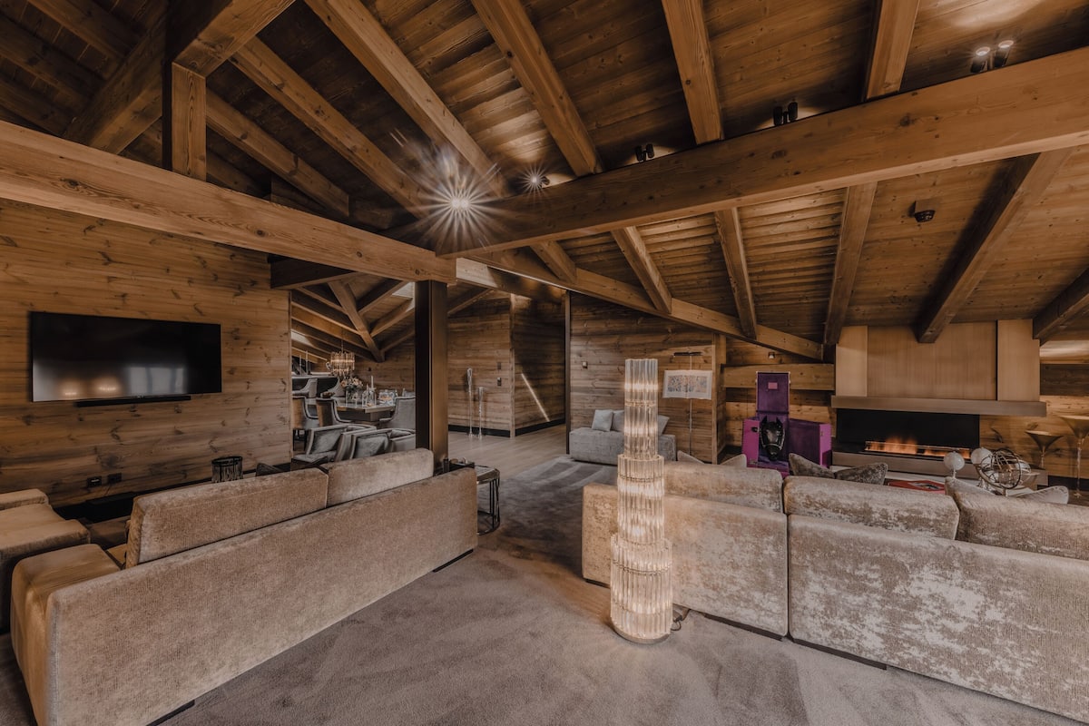 Suite presidencial, 2 habitaciones, cocina | Área de sala de estar | Televisión LCD, chimenea, Netflix y películas con cargo