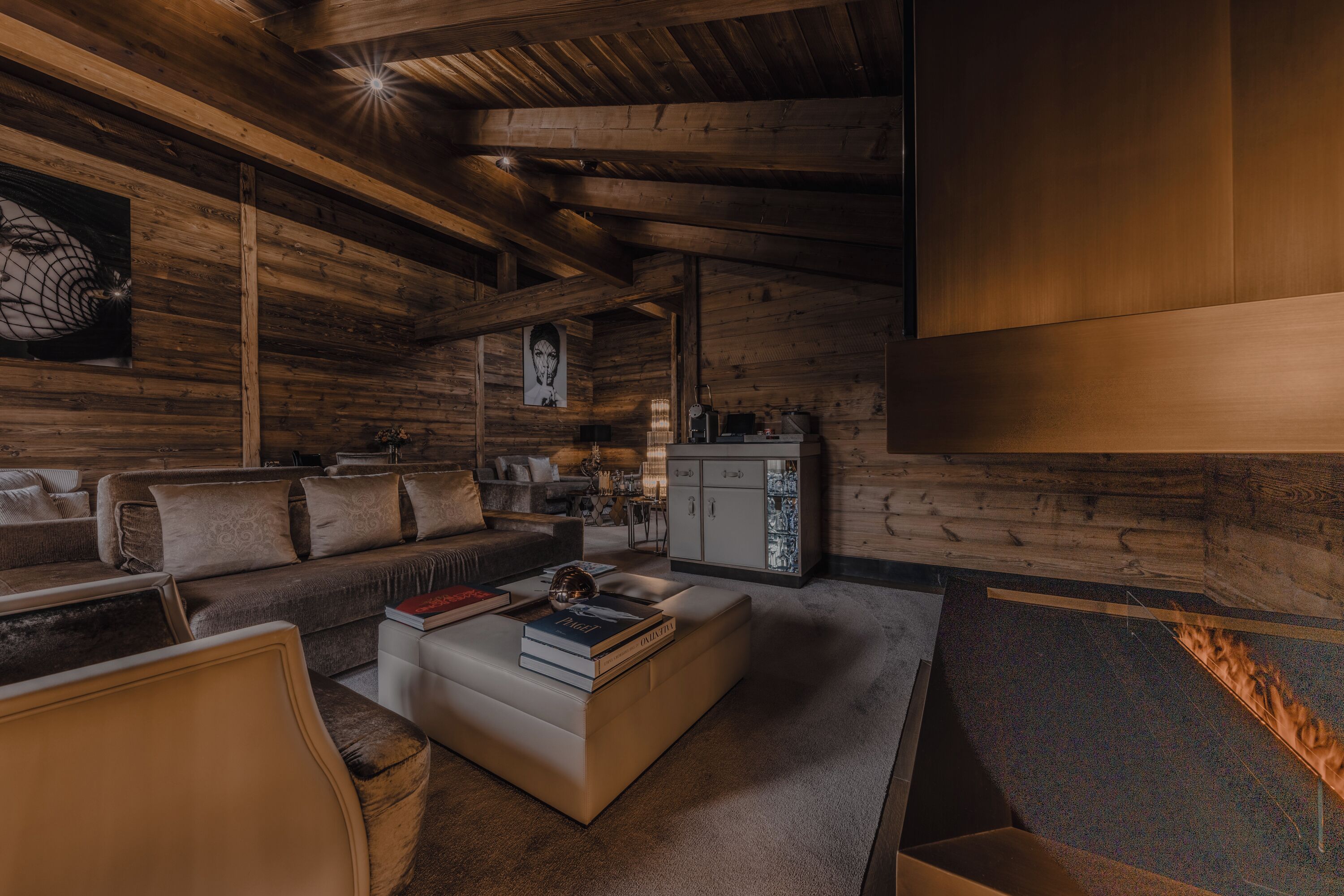 prestige suite | living area | 56-inch lcd tv with cable channels, tv, fireplace