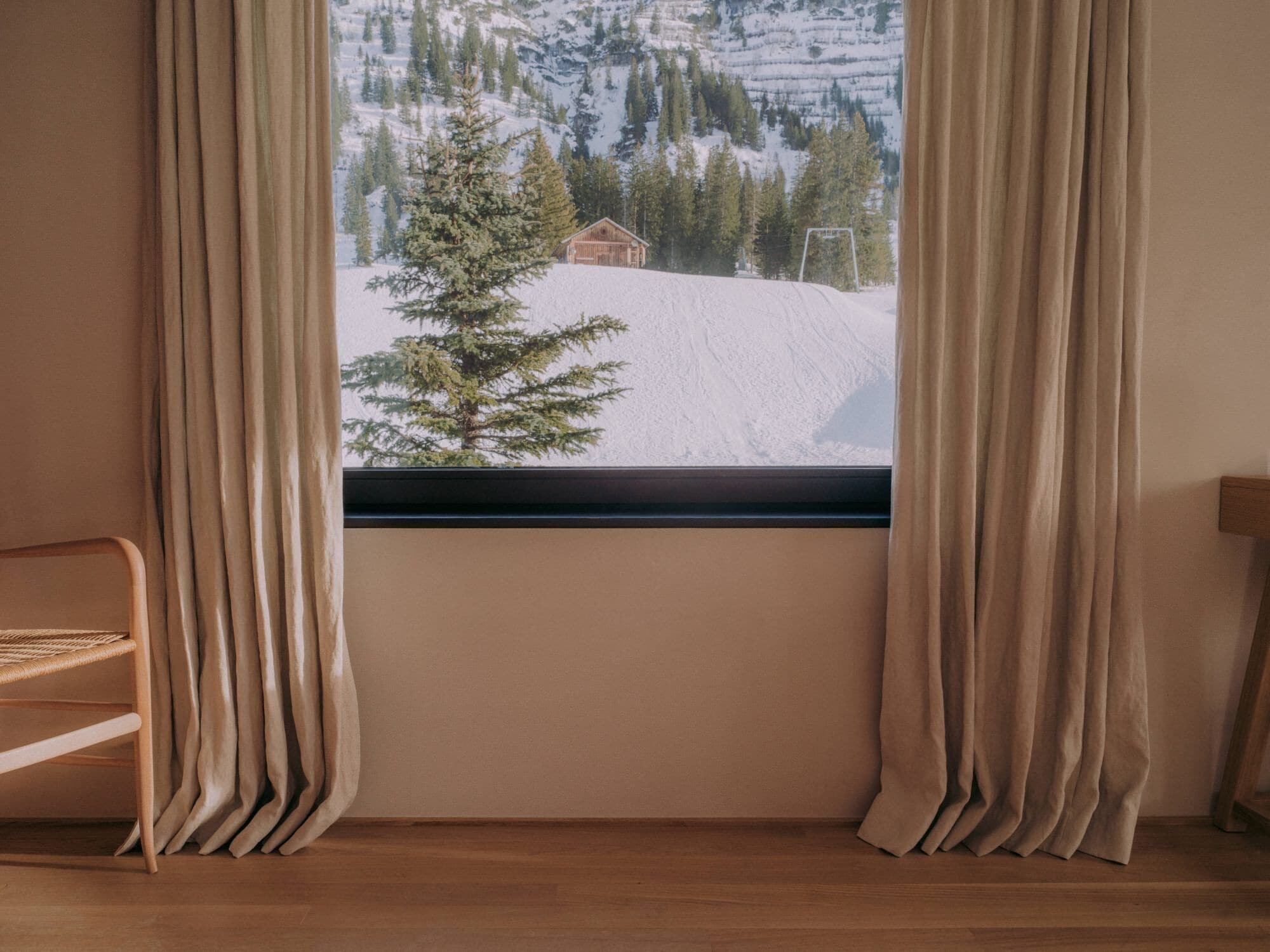 Junior Suite | Hypo-allergenic bedding, in-room safe, individually decorated