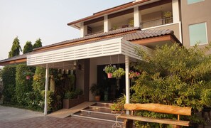Property entrance - Non C Park Hotel (Khon Kaen)