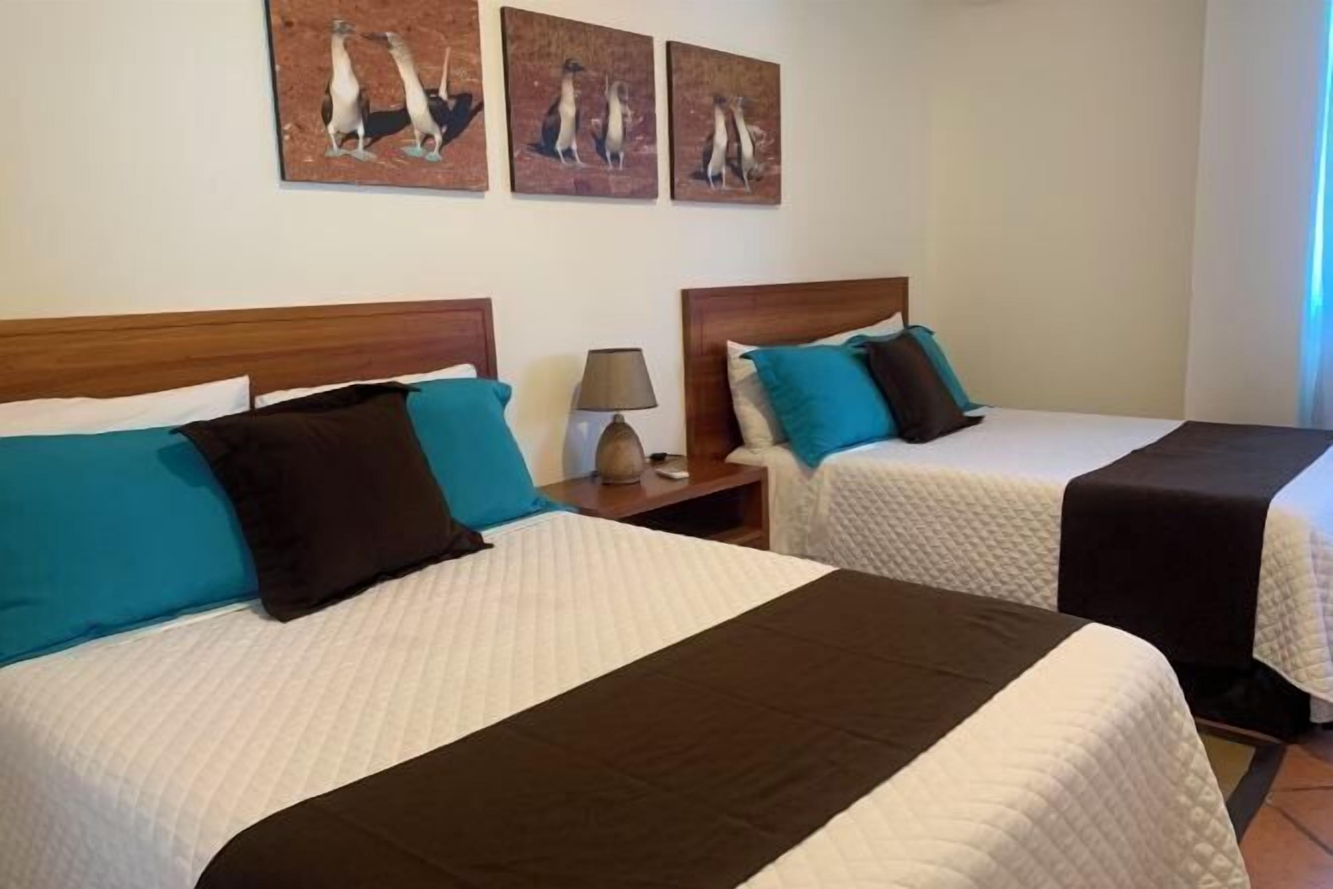 高档床上用品、加厚床垫、客房内保险箱、特色装修