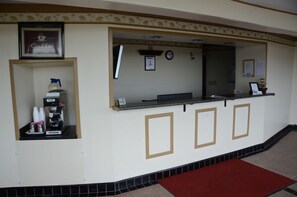 Lobby - Big Spring Inn (Madisonville)