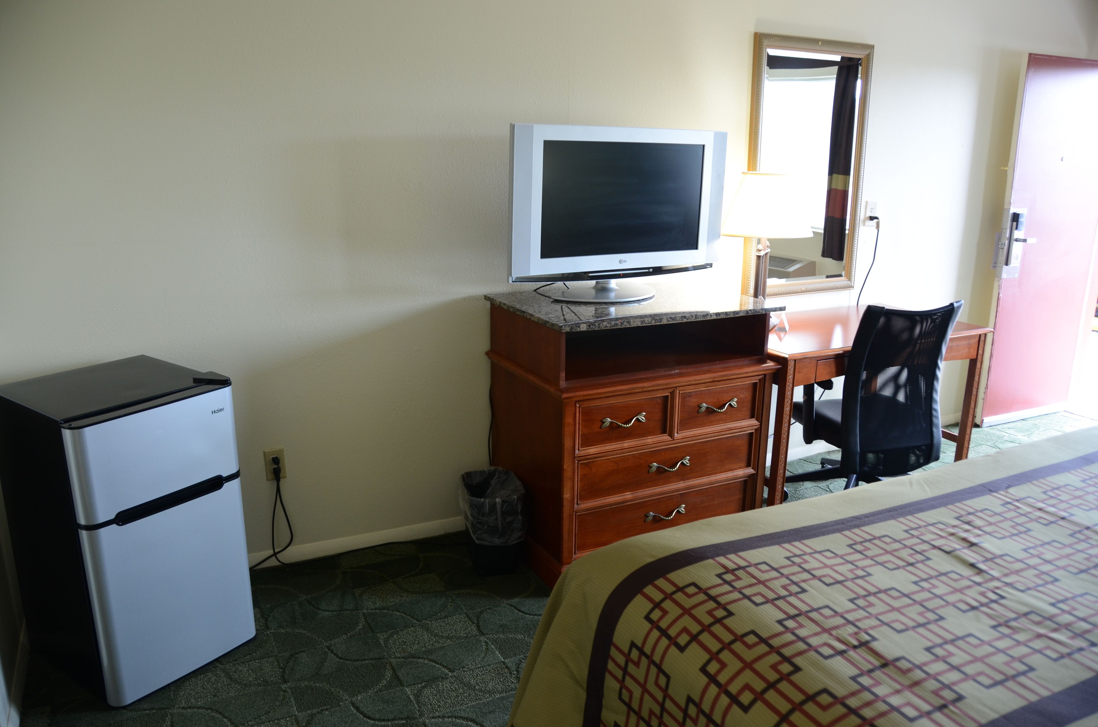 desk, iron/ironing board, free wifi, bed sheets