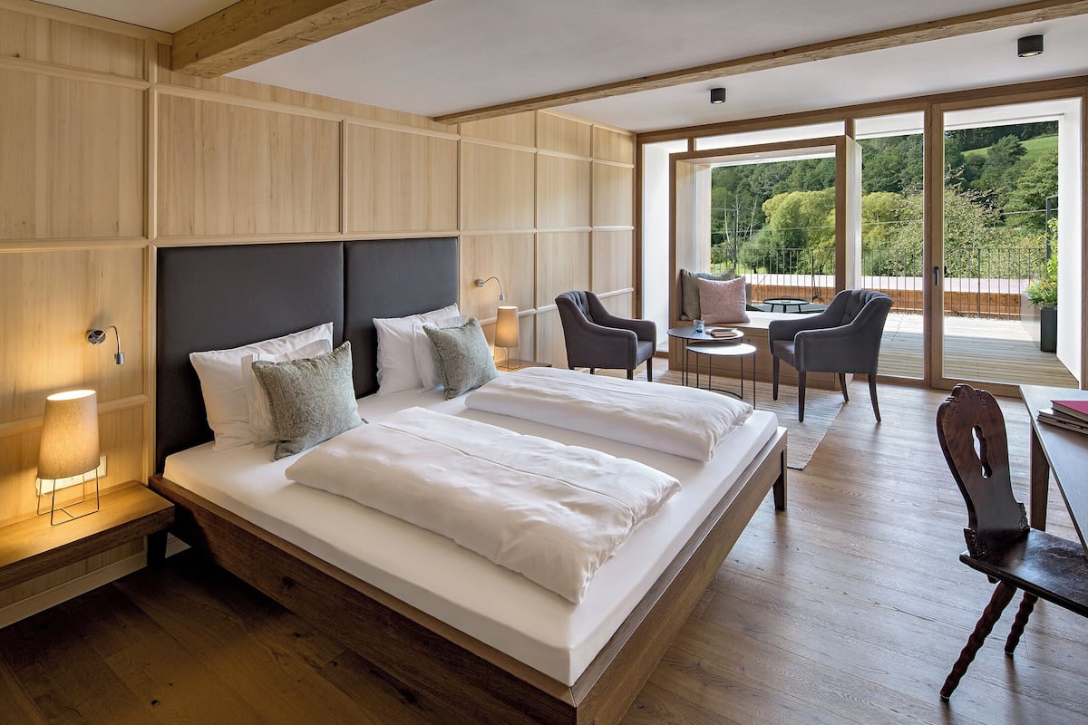 premium double room | premium bedding, minibar, in-room safe, desk