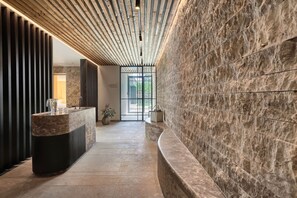 Sauna, Körperbehandlungen, Aromatherapie, Warmsteinmassagen