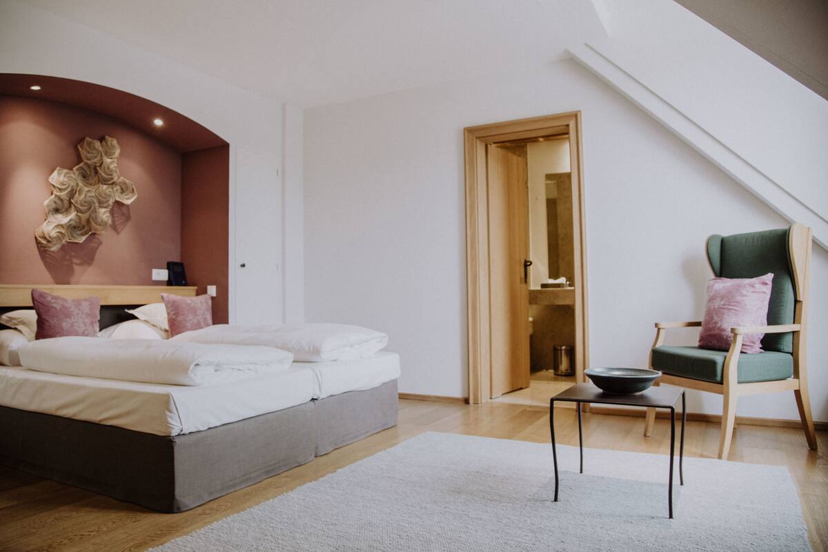 Superior Double Room, 1 King Bed | Premium bedding, minibar, in-room safe, desk