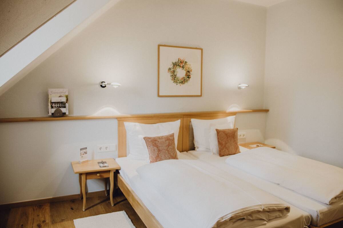 Comfort Double Room, 1 King Bed | Premium bedding, minibar, in-room safe, desk