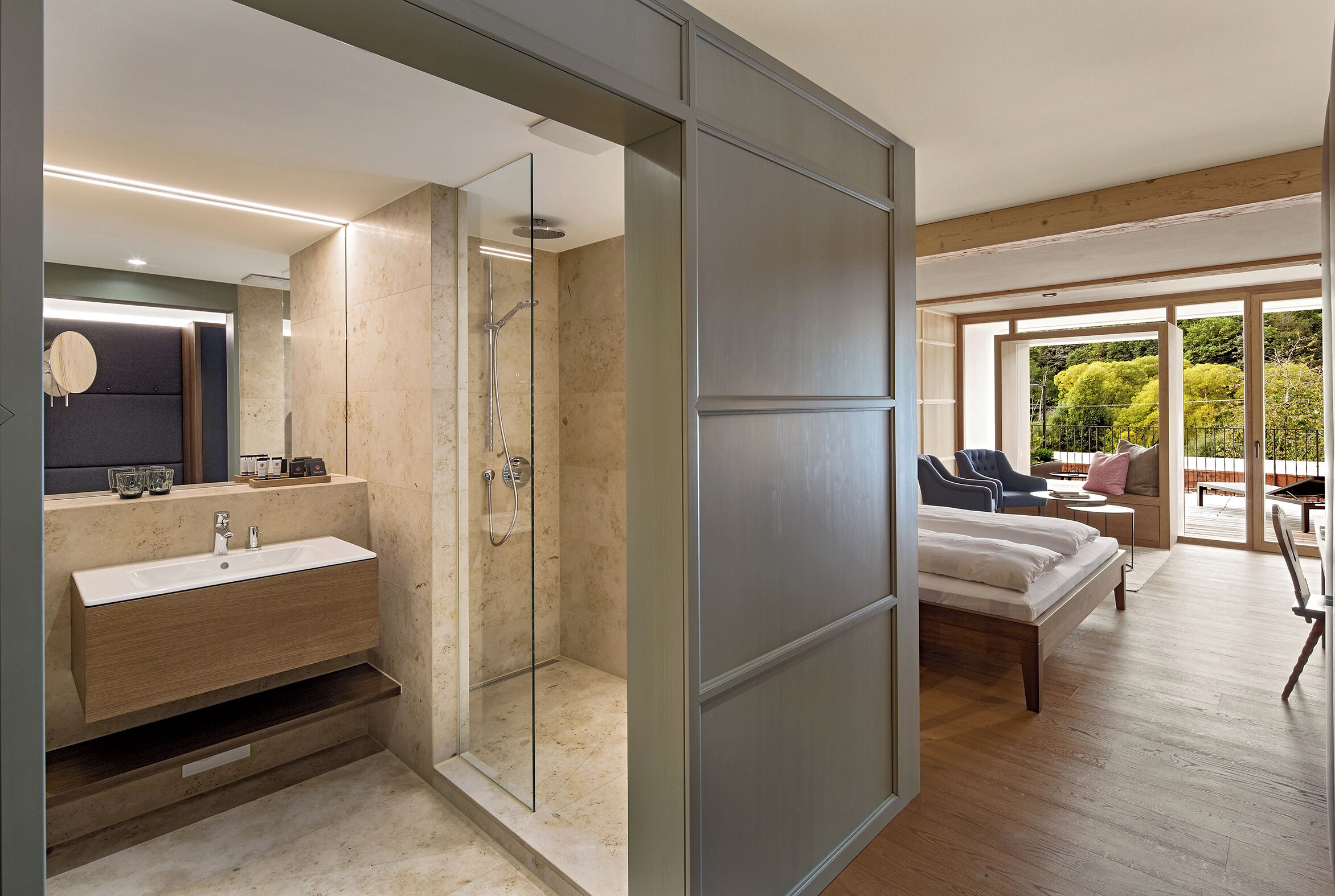 premium double room | bathroom | shower, rainfall showerhead, free toiletries, hair dryer