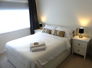 Executive Apartment, 2 Bedrooms | 1 bedroom, Egyptian cotton sheets, premium bedding, in-room safe - Western Gate (Basingstoke)