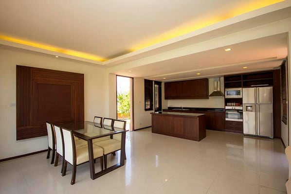 3 Bedrooms Private Pool Villa | Ruokailu omassa huoneessa