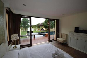 3 Bedrooms Private Pool Villa | 3 habitaciones, caja de seguridad en la habitación y escritorio 