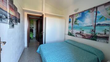 2 quartos, roupas de cama premium, escrivaninha