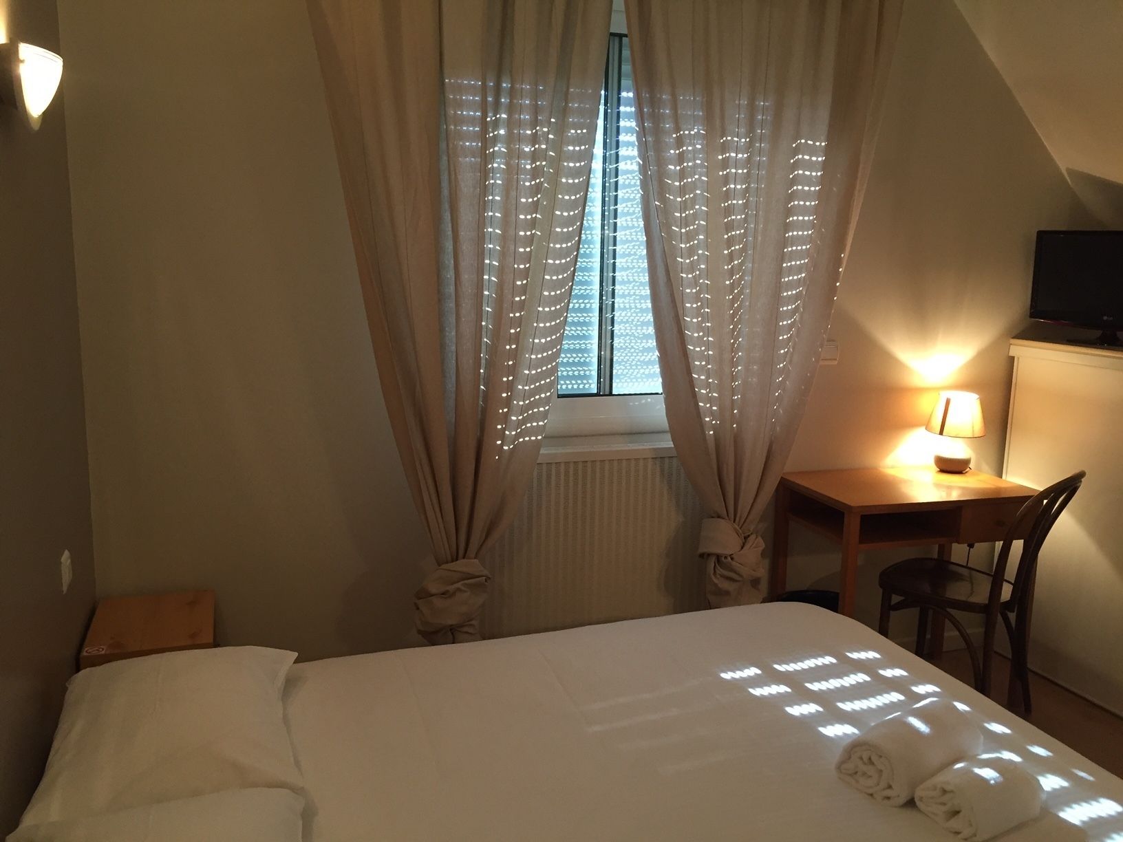 standard double room, lakeside | premium bedding, desk, iron/ironing board, cots/infant beds