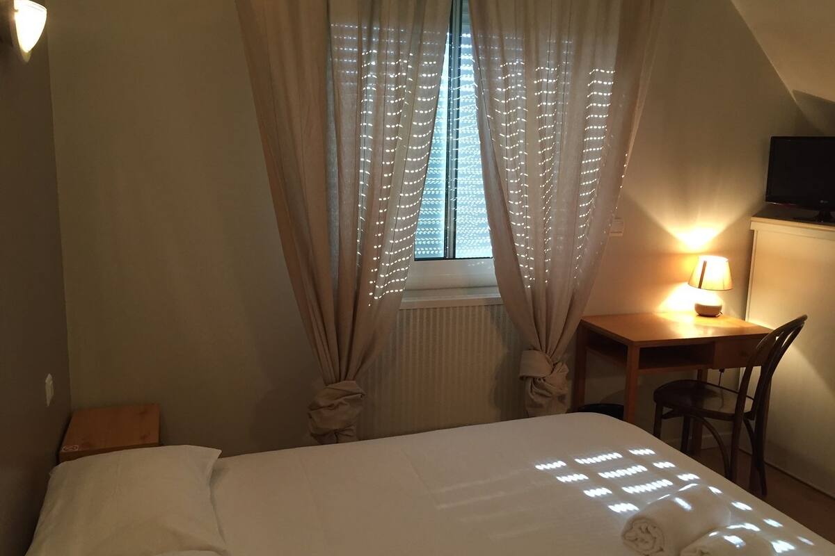 standard double room, lakeside | premium bedding, desk, iron/ironing board, cots/infant beds