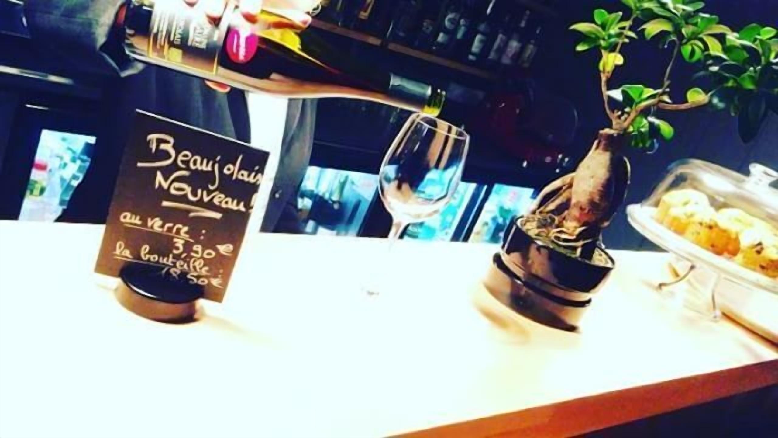 lunch, dinner served; french cuisine, al fresco dining