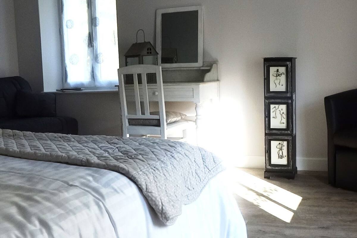 Suite Superior, kamar mandi pribadi, pemandangan kebun (Chambre Lune) | 1 kamar tidur, seprai katun Mesir, seprai premium, dan busa memori