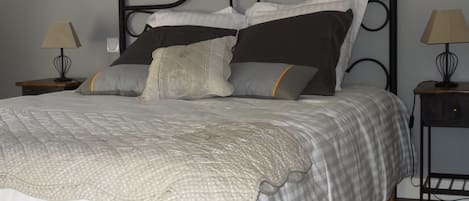 高級套房, 私人浴室, 花園景觀 (Chambre Lune) | 1 間臥室、埃及棉床單、高級寢具、記憶床墊