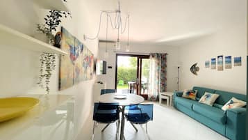 Apartment, 1 Bedroom | Living area