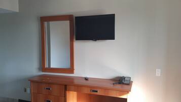 Meja kerja, Wi-Fi gratis, dan seprai linen