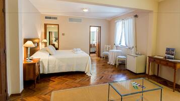 Minibar, in-room safe, desk, iron/ironing board