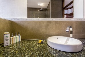 Apartment, 1 Bedroom, City View | Bathroom | Shower, free toiletries, towels