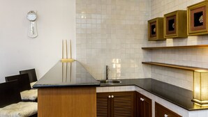 Coffee/tea maker, fridge, microwave - Dasiri Downtown Residence Unit 3 (Bangkok)