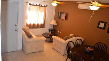 Comfort Apartment, 1 Bedroom, Ocean View, Sea Facing | Living area
