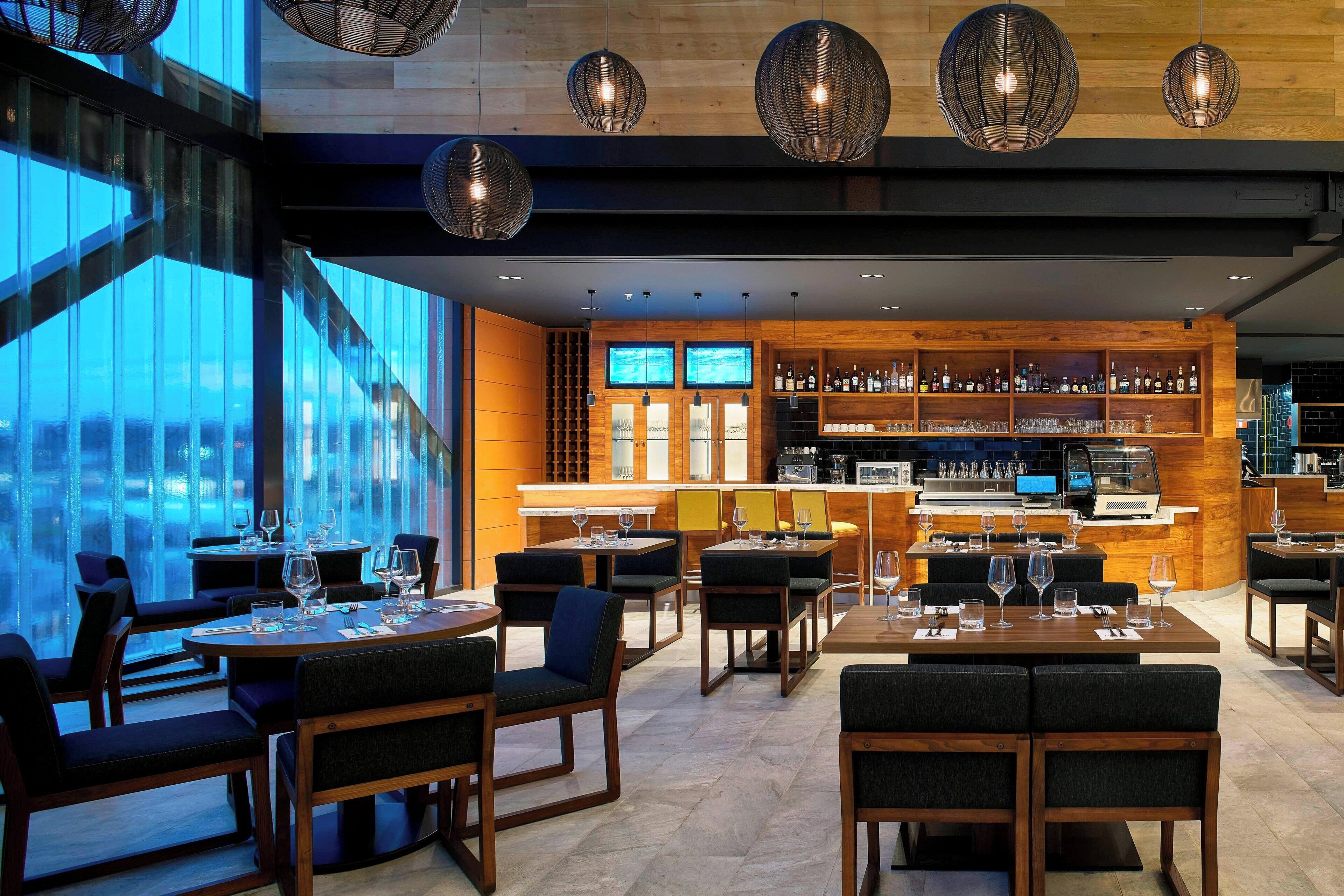 breakfast, lunch, dinner served; international cuisine