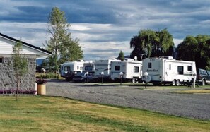 Property grounds - Mountain Springs Motel & RV Park (Barriere)