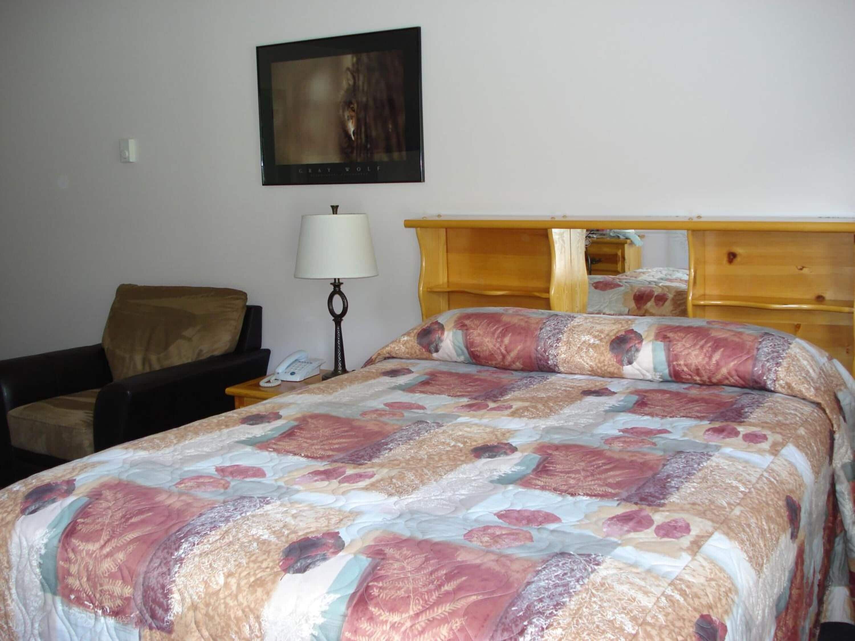 Desk, iron/ironing board, free WiFi, bed sheets