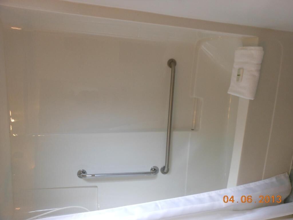 Chuveiro/banheira combinados, produtos de toalete grátis