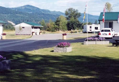 Property grounds. Mountain Springs Motel & RV Park