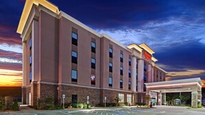 A modern hotel building with a flat roof, large windows, and a well-lit entrance. - Hampton Inn Ozona (Ozona)