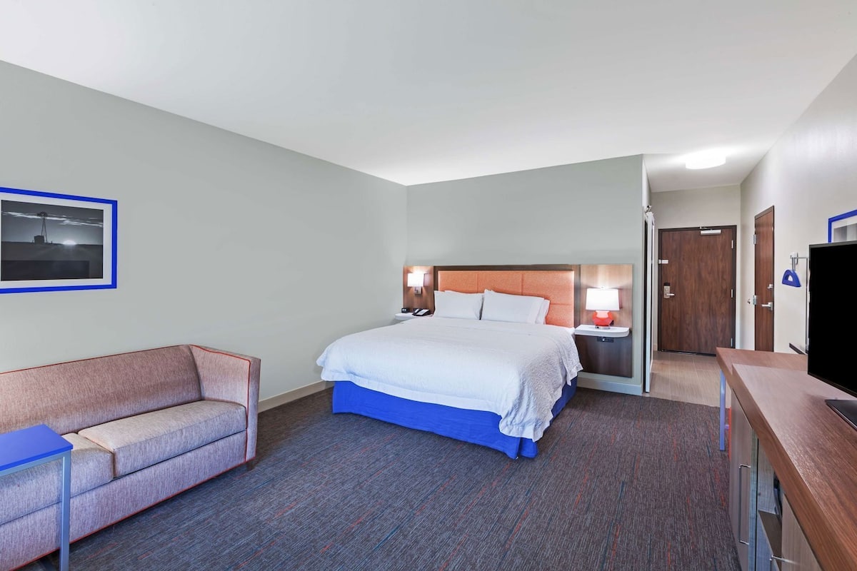 In-room safe, free WiFi, bed sheets, alarm clocks