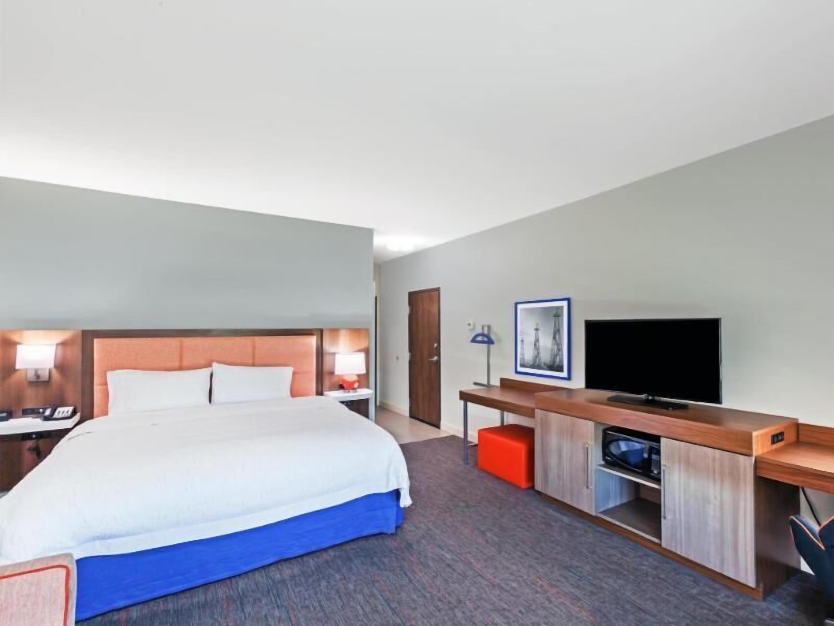 In-room safe, free WiFi, bed sheets, alarm clocks