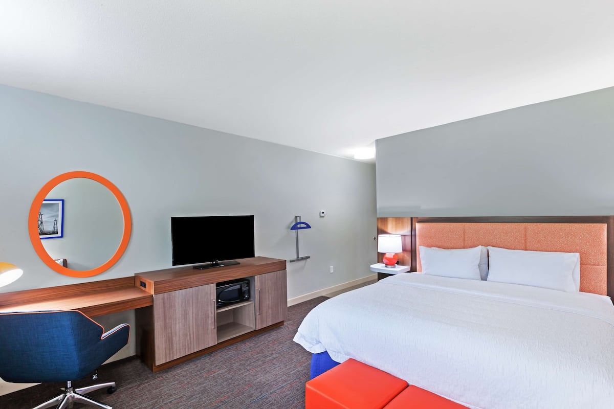In-room safe, free WiFi, bed sheets, alarm clocks