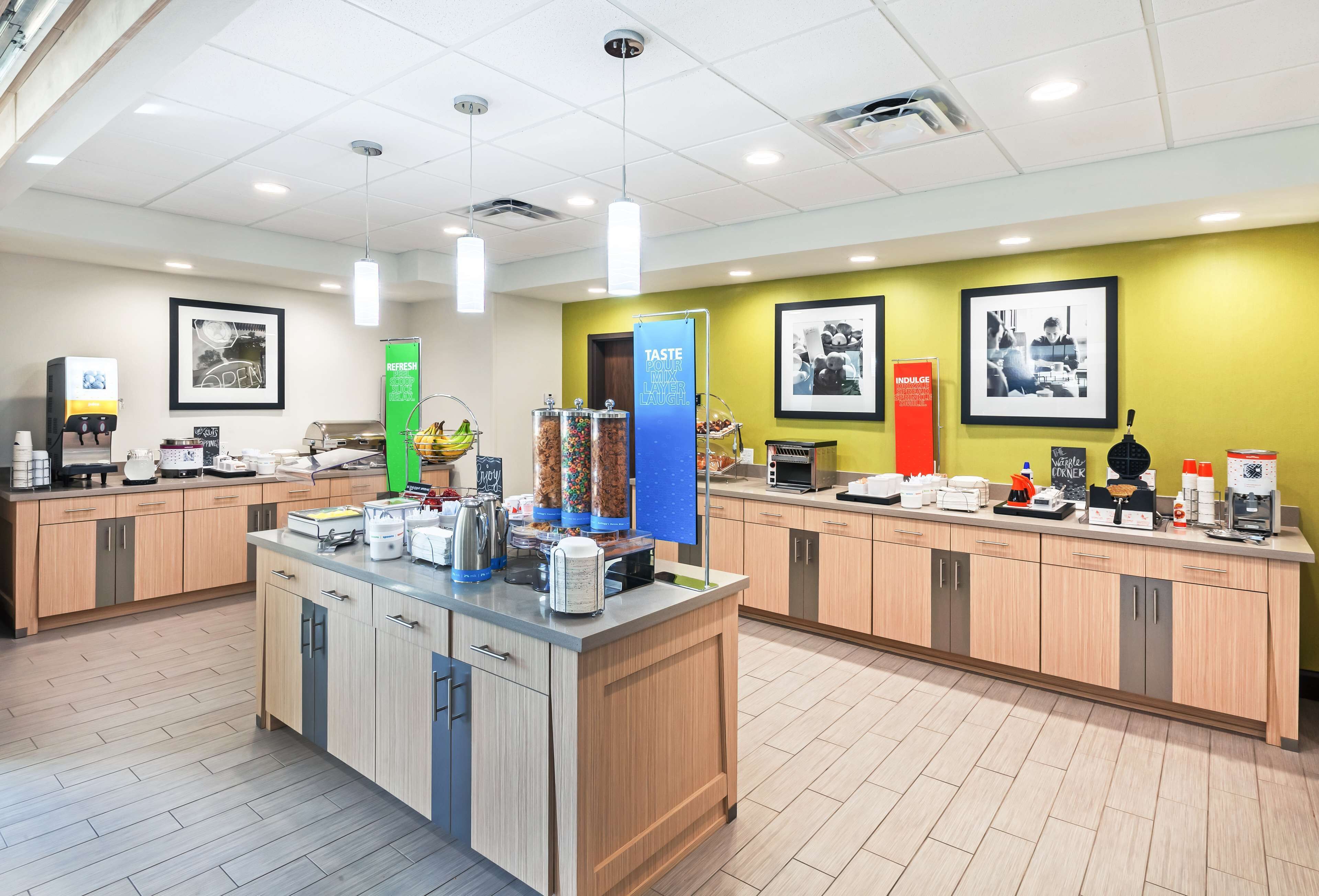 free daily breakfast