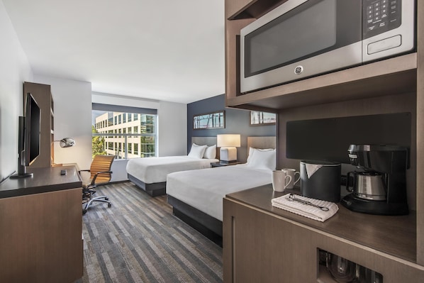 Den Guestroom 2 Queen Beds | Hypo-allergenic bedding, down duvets, pillow-top beds, desk - Hyatt House Irvine/John Wayne Airport (Irvine)