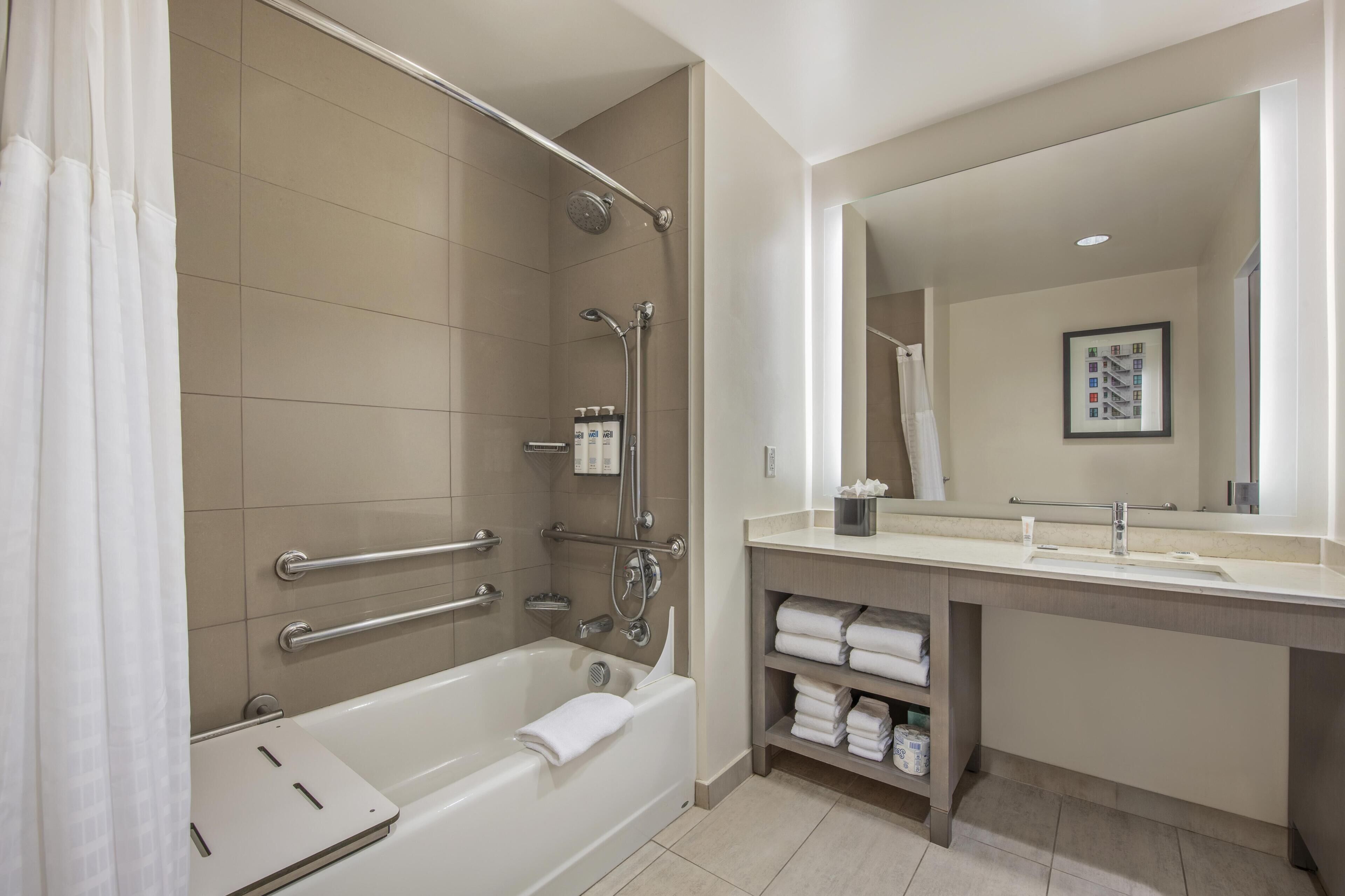 Regendusche, Designer-Toilettenartikel, Haartrockner, Handtücher