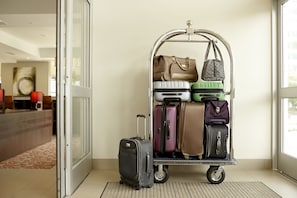 Interior entrance - Hyatt House Irvine/John Wayne Airport (Irvine)